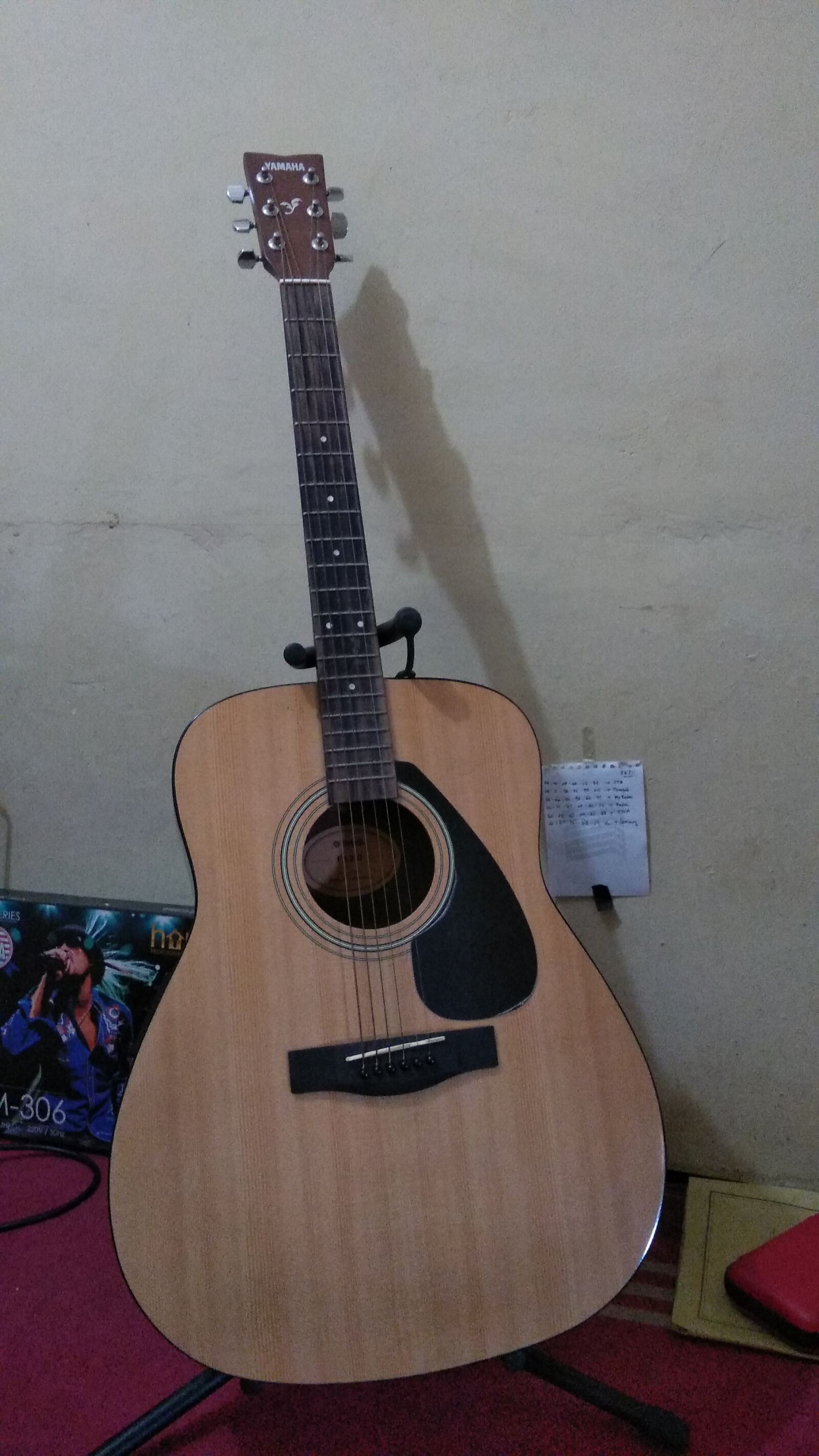 Xiaomi Redmi Note 5A sample photo. Guitar, acoustic guitar, instrument photography