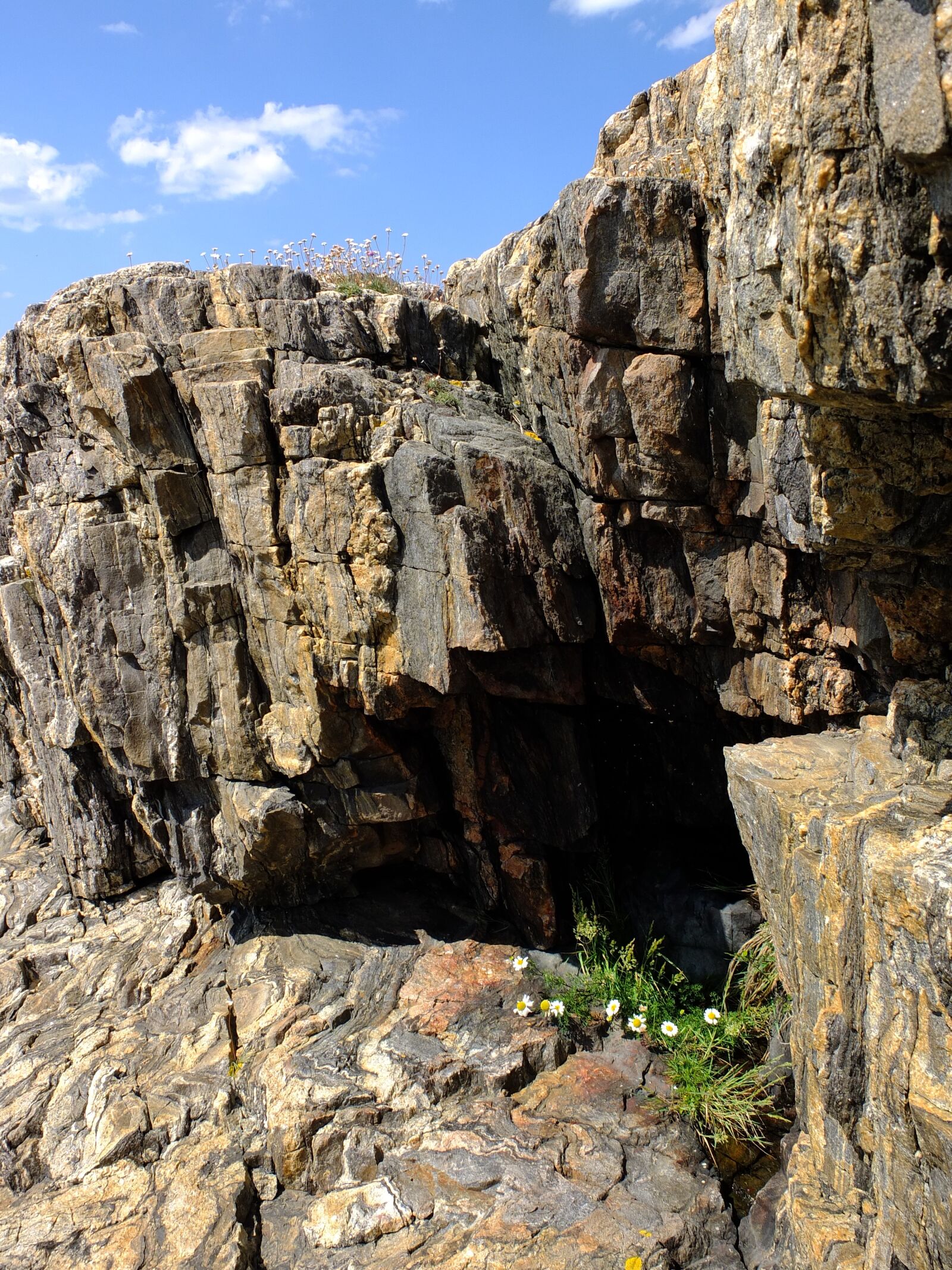 Fujifilm X10 sample photo. Coast, iceland, rock photography