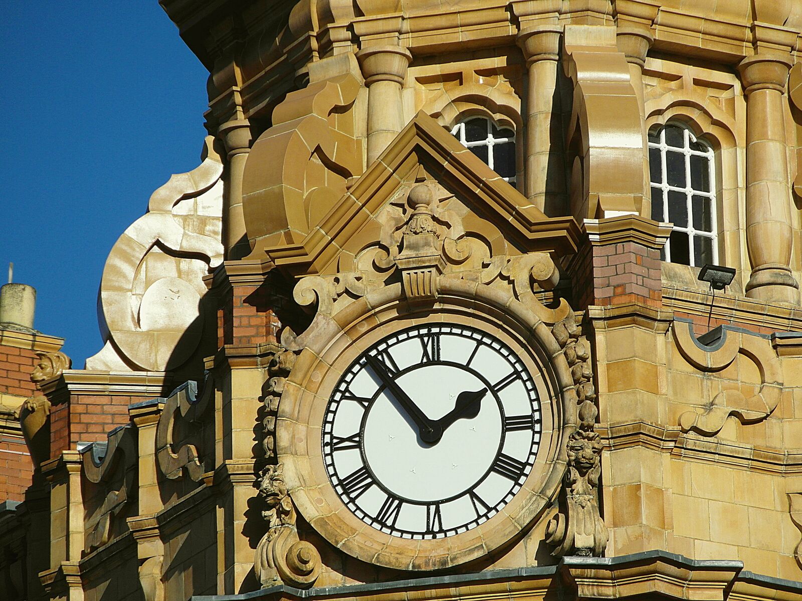 Samsung WB750 sample photo. Clock, building, time photography