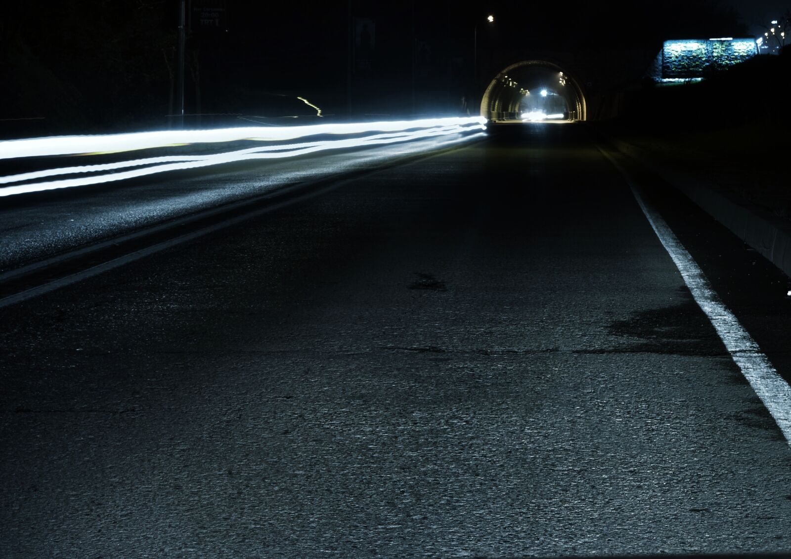 Samsung NX3000 sample photo. Cars, road, lights, night photography