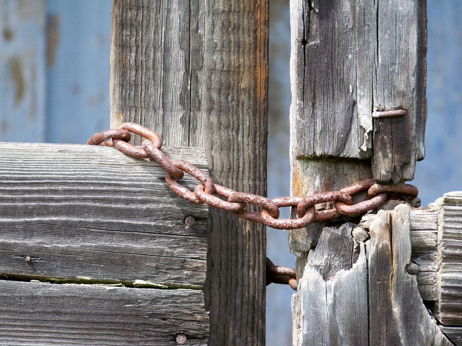 Kodak EASYSHARE Z1012 IS DIGITAL CAMERA sample photo. Chain, old, wood photography