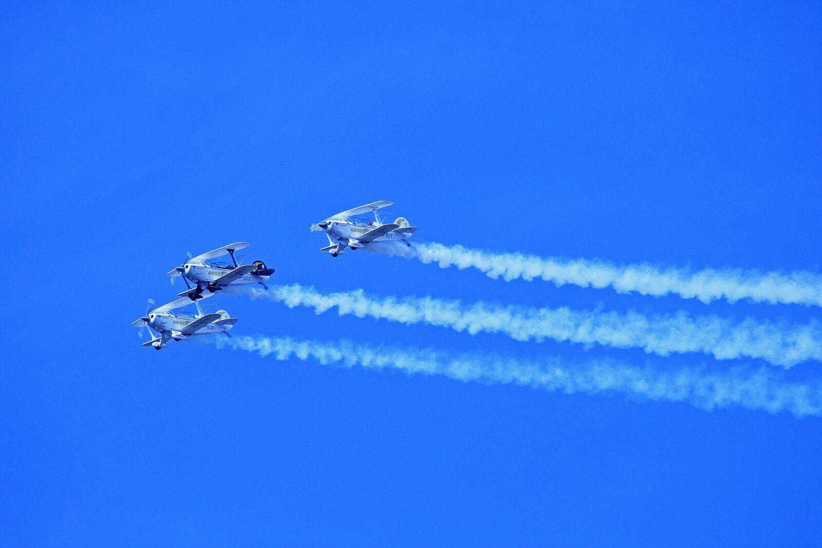 Canon EOS 400D (EOS Digital Rebel XTi / EOS Kiss Digital X) sample photo. Pitts special, team, aircraft photography