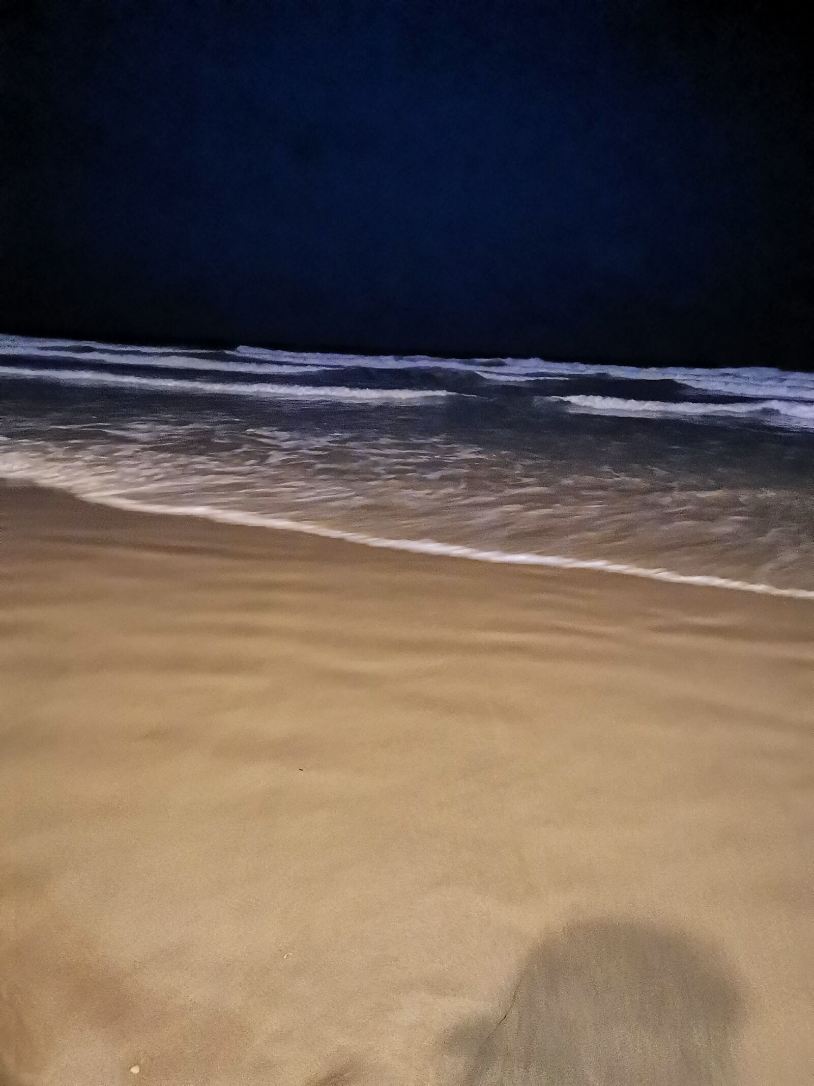 HUAWEI Mate 20 Pro sample photo. Night, beach, waves photography
