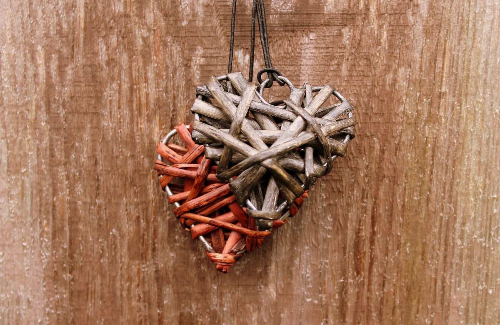 Canon EOS 1200D (EOS Rebel T5 / EOS Kiss X70 / EOS Hi) sample photo. Heart, wicker, para photography