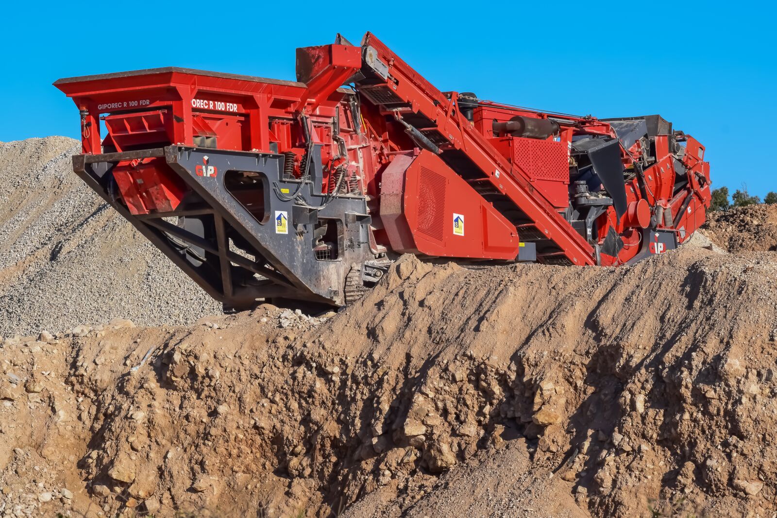 Nikon D3300 sample photo. Crusher, heavy machine, equipment photography