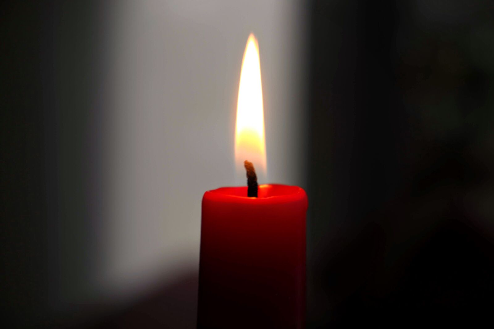 Canon EOS 200D (EOS Rebel SL2 / EOS Kiss X9) sample photo. Candle, flame, wax photography