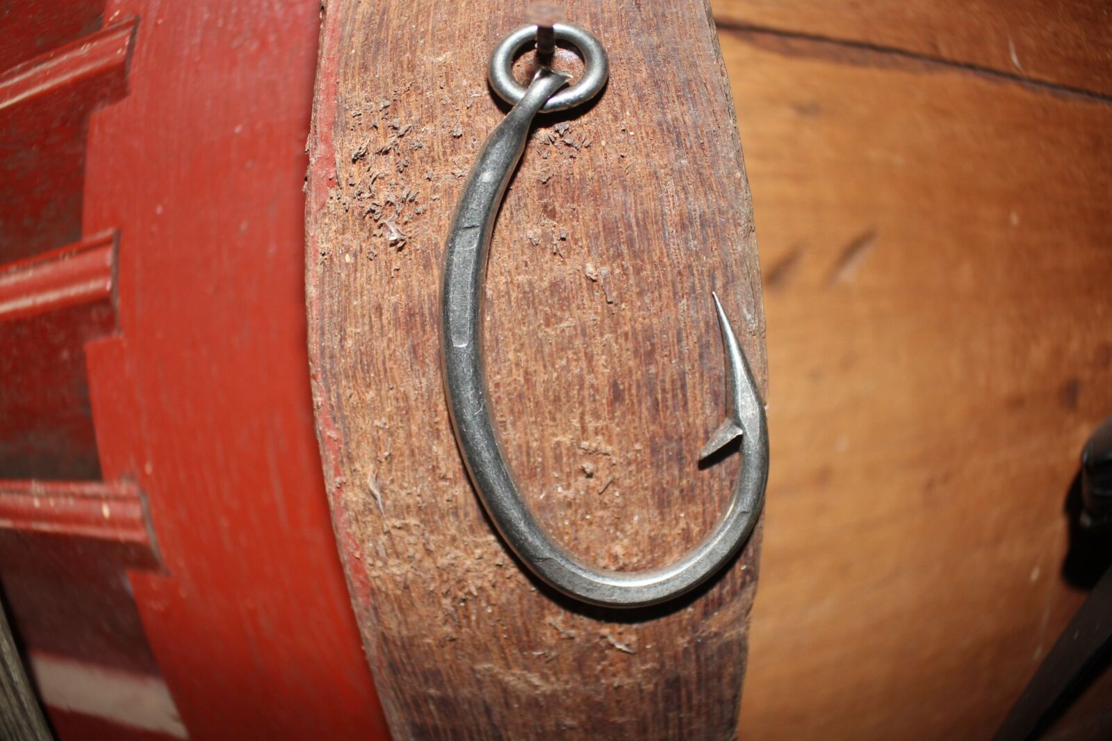 Canon EOS 700D (EOS Rebel T5i / EOS Kiss X7i) sample photo. Hook, fish, teak wood photography