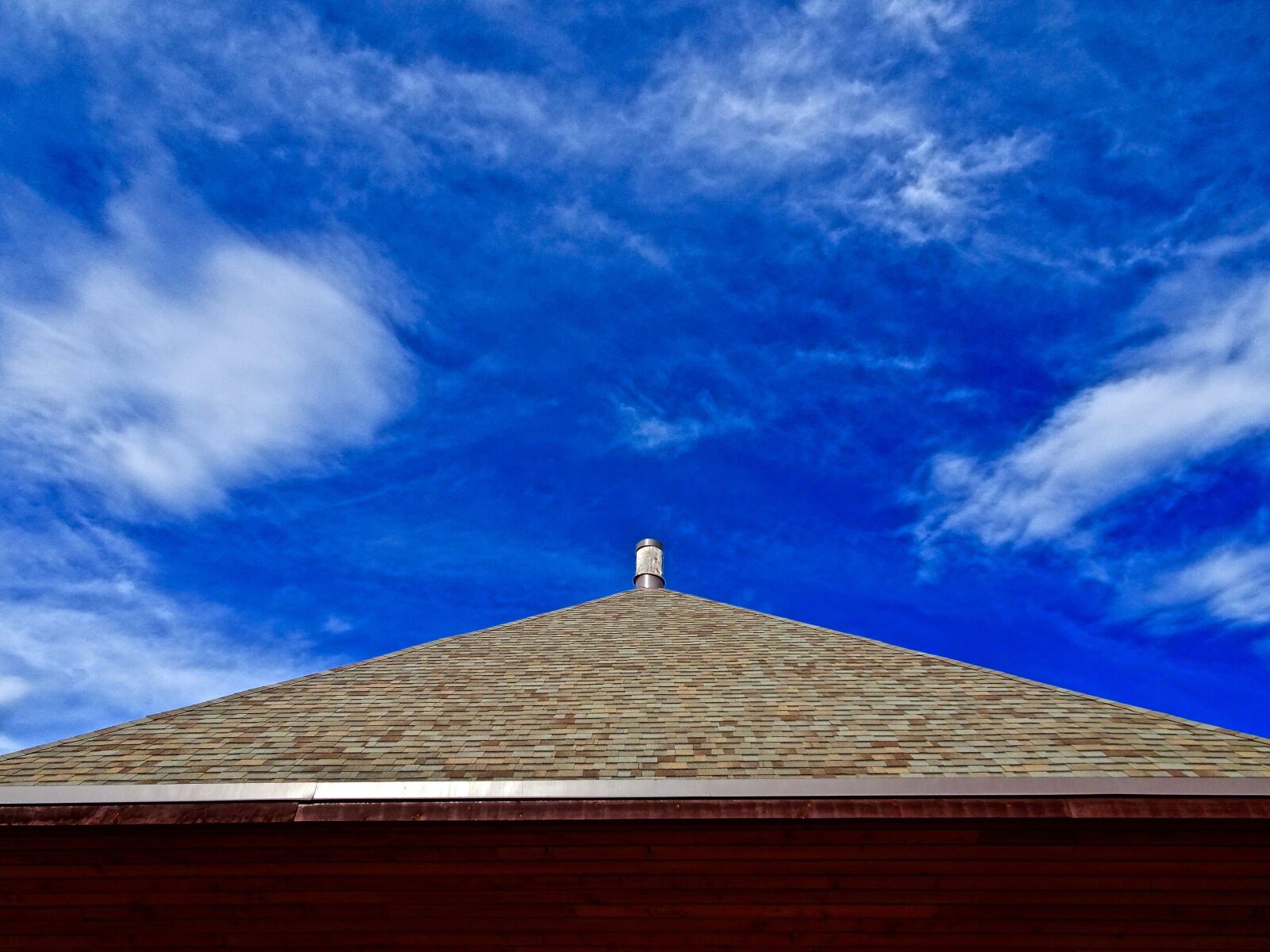 Sony Cyber-shot DSC-HX90V sample photo. Perspective, sky, roof photography