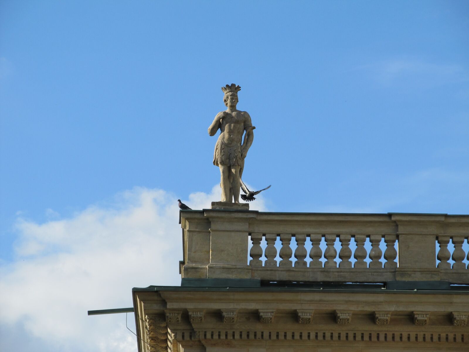 Canon PowerShot SX130 IS sample photo. Sculpture, monument, the palace photography