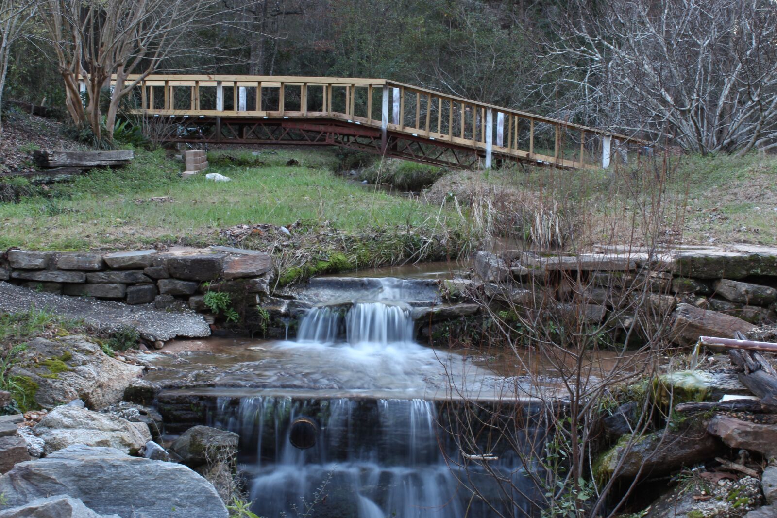 Canon EOS 1200D (EOS Rebel T5 / EOS Kiss X70 / EOS Hi) sample photo. Bridge, waterfall, outdoor photography