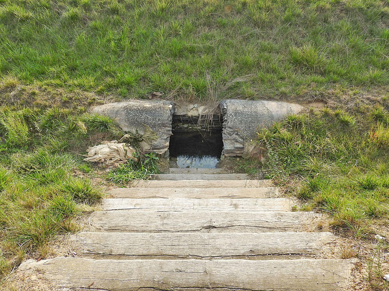 Nikon Coolpix P610 sample photo. Roman aqueduct, water pipe photography