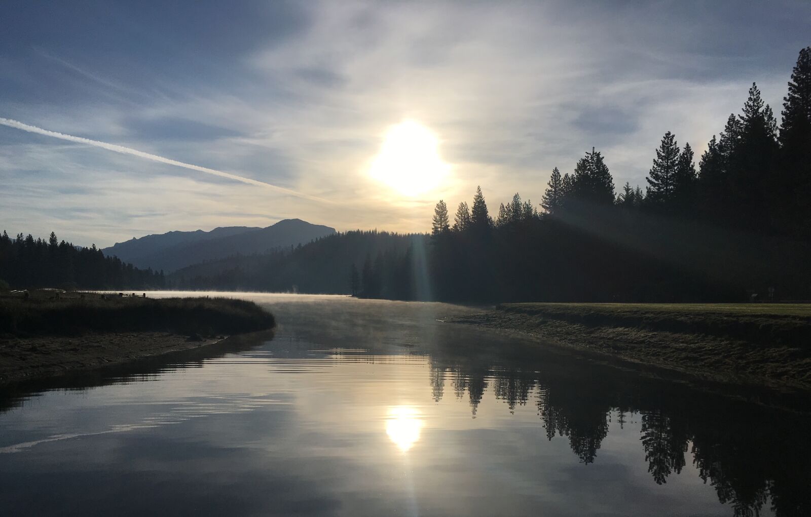 iPhone SE back camera 4.15mm f/2.2 sample photo. Hume, lake, mountain photography