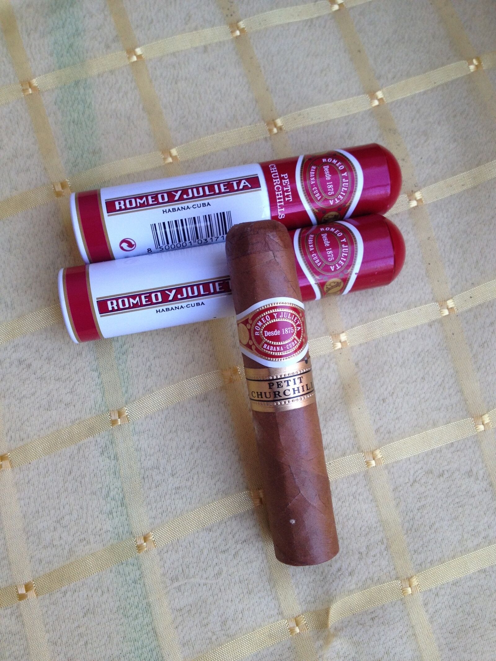 iPhone 4S back camera 4.28mm f/2.4 sample photo. Cigar, cuba, habana photography