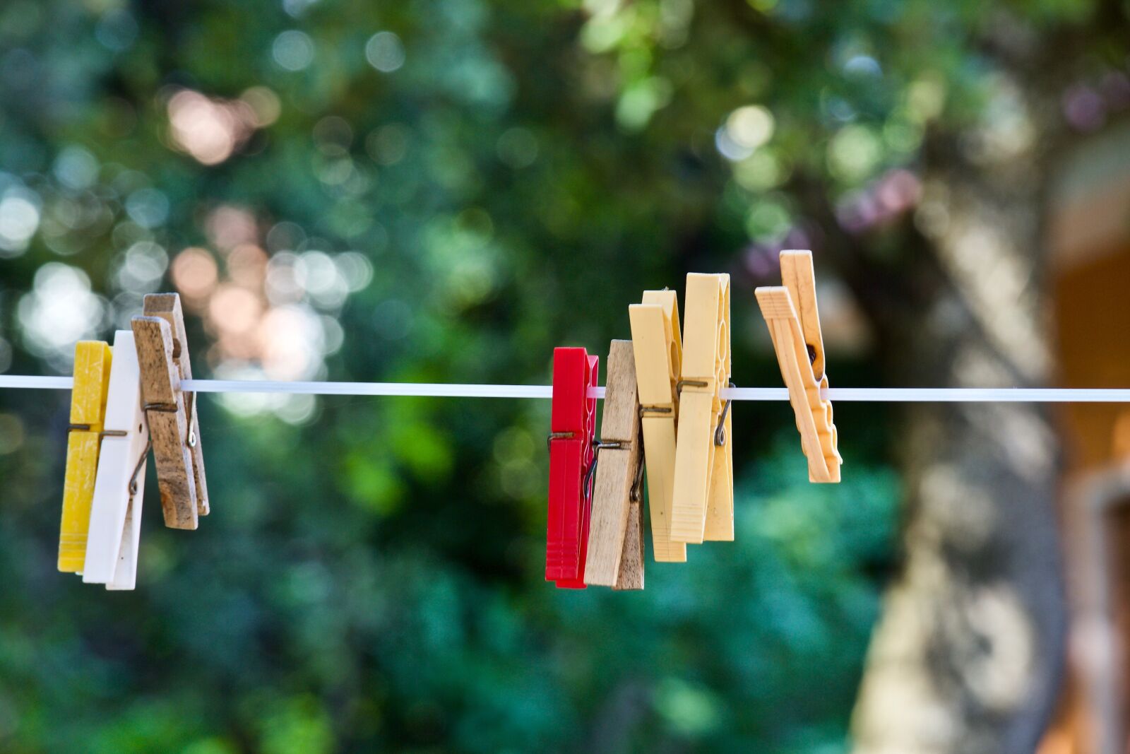 Canon EOS M sample photo. Clothespins, mollete laundry, laundry photography