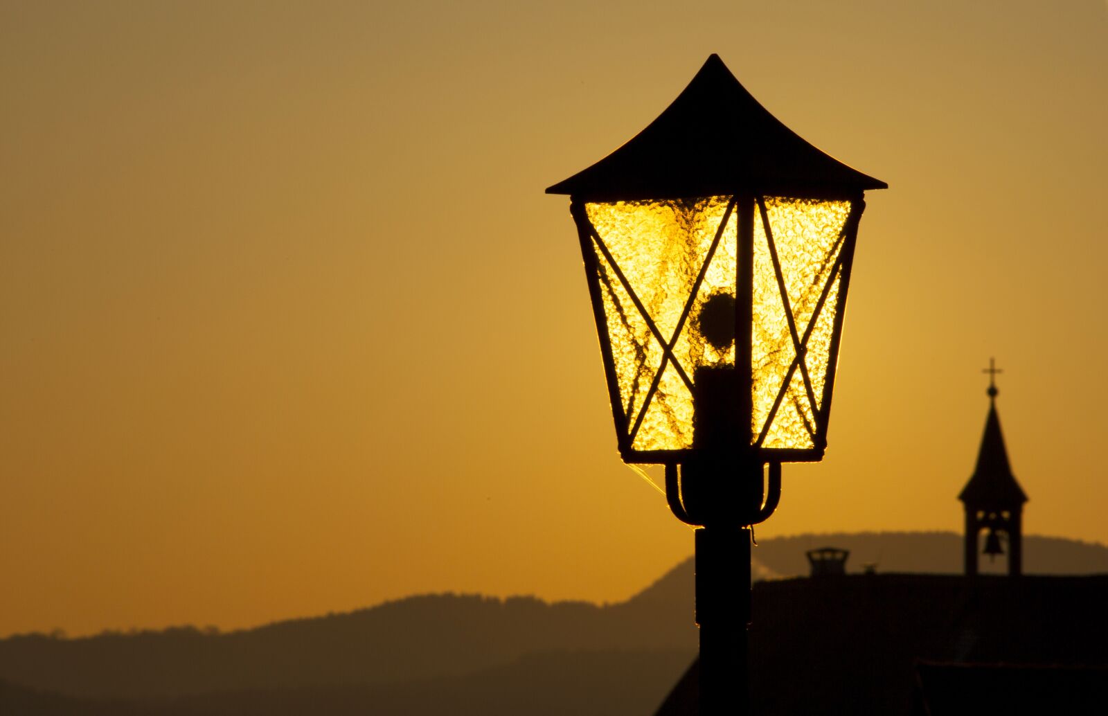Canon EF 70-300mm F4-5.6 IS USM sample photo. Lantern, light, lamp photography