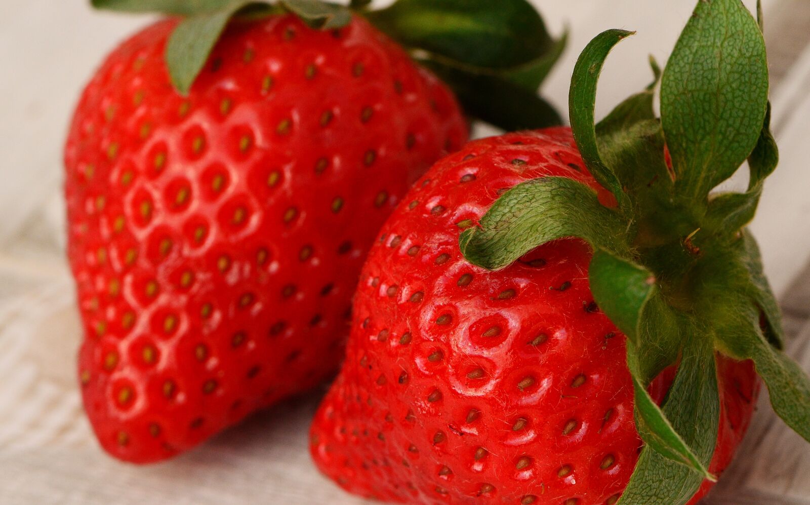 Nikon D3200 sample photo. Strawberries, delicious, fruit photography