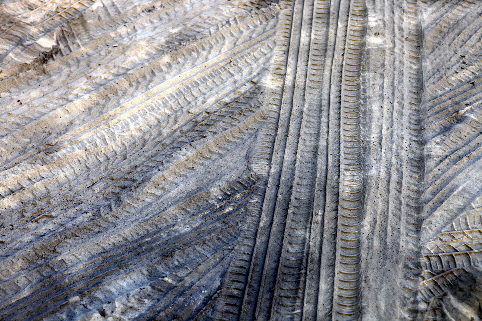 Canon EOS 5D Mark II sample photo. Tire tracks, sand, tread photography