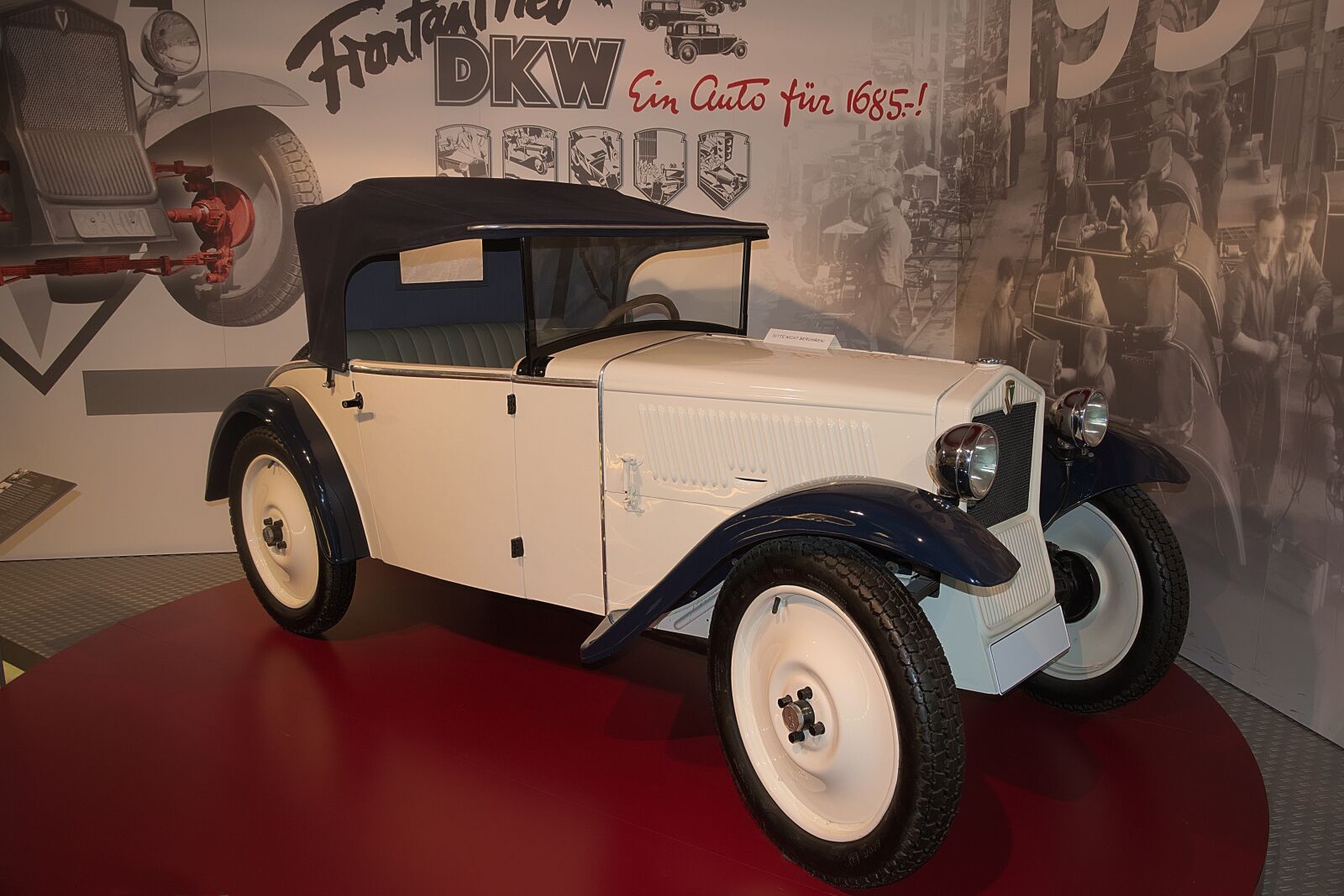 Nikon D3300 sample photo. Oldtimer, exhibition, classic photography