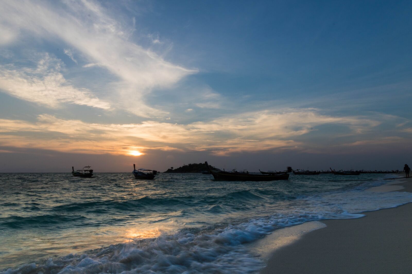 Canon EOS 750D (EOS Rebel T6i / EOS Kiss X8i) sample photo. Sea, sunset, beach photography