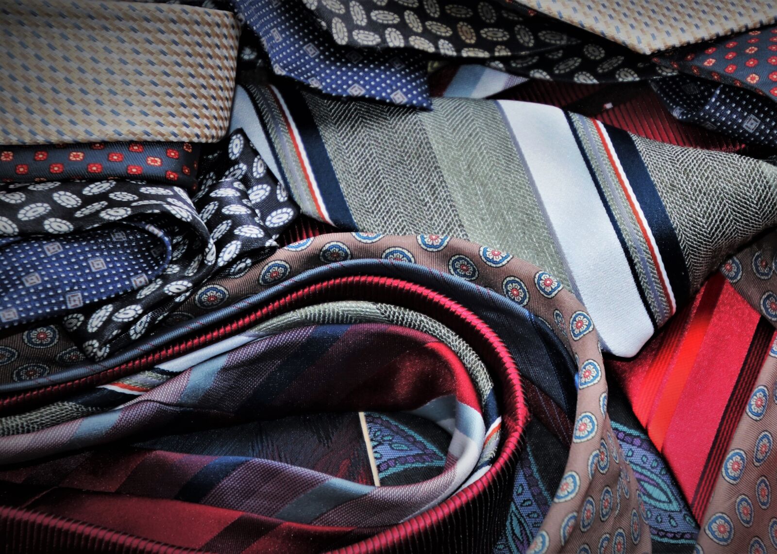 Canon EOS 80D sample photo. Scarves, ties, links photography