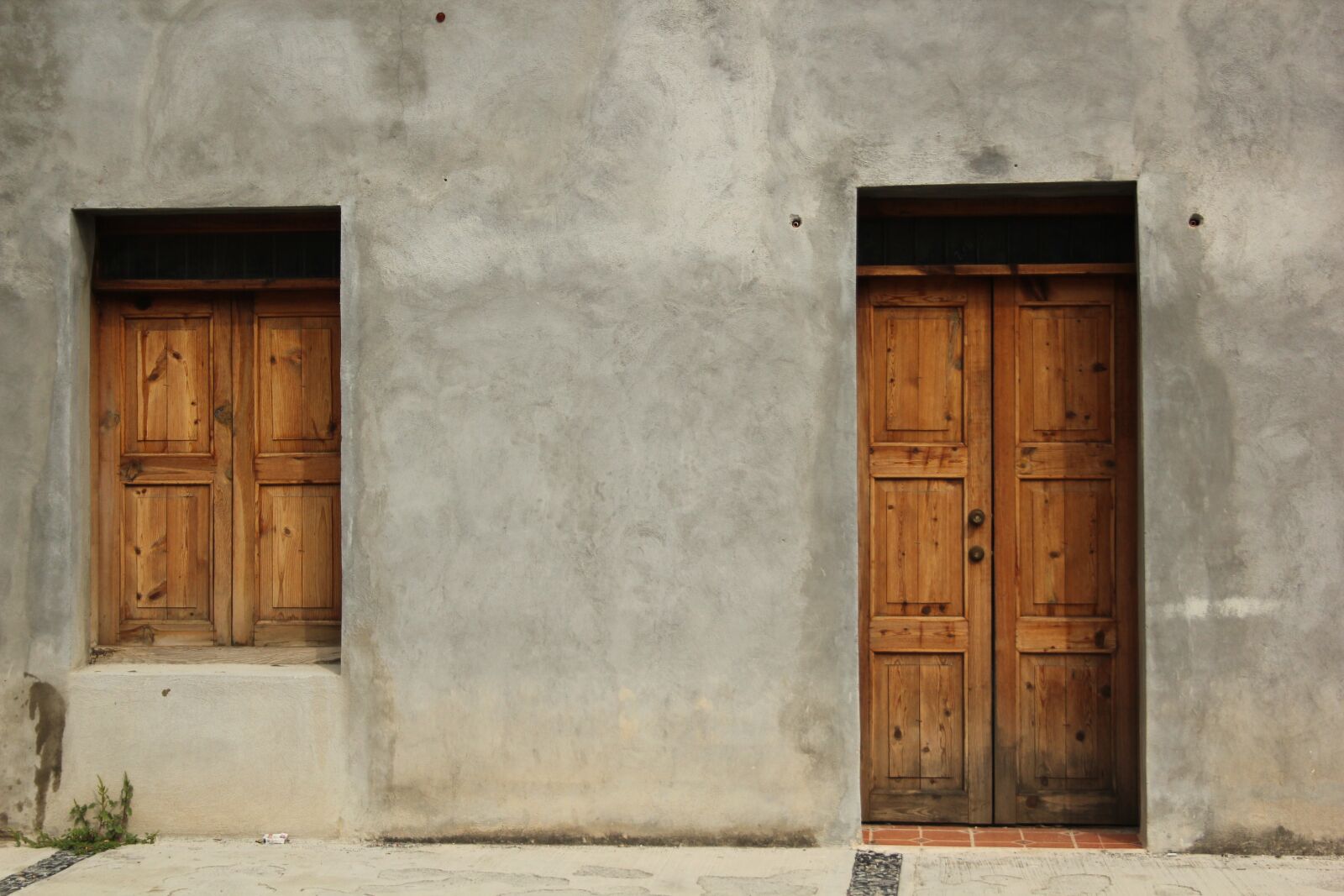 Canon EOS 550D (EOS Rebel T2i / EOS Kiss X4) sample photo. Door, window, outside photography