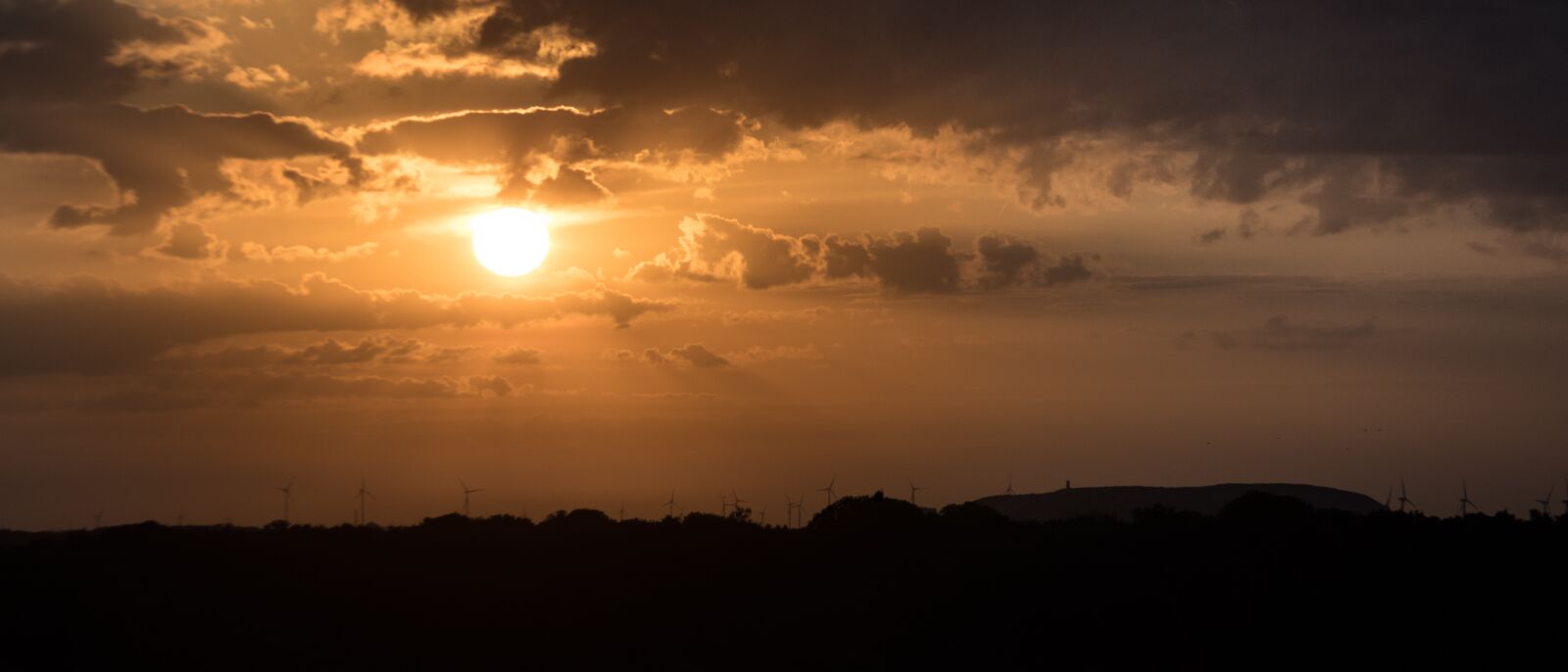 Canon EOS 80D + Canon EF 75-300mm F4.0-5.6 IS USM sample photo. Sun, orange, sunset photography