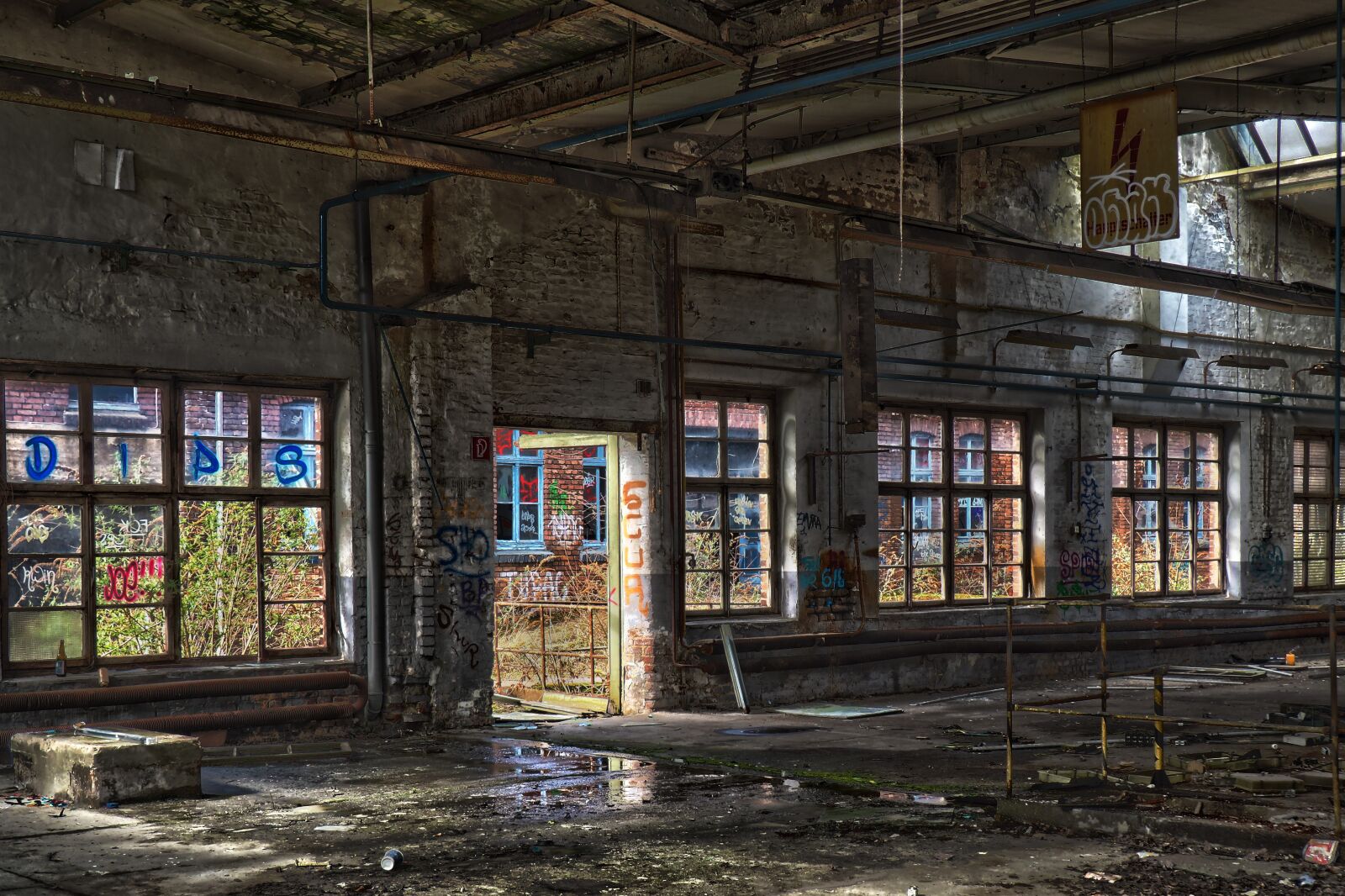 Olympus OM-D E-M10 sample photo. Abandoned, architecture, old photography
