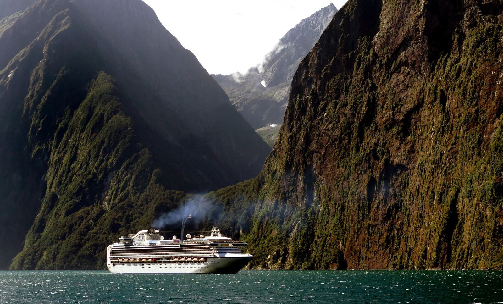 Panasonic Lumix DMC-FZ1000 sample photo. Cruise ship, vessel, ocean photography