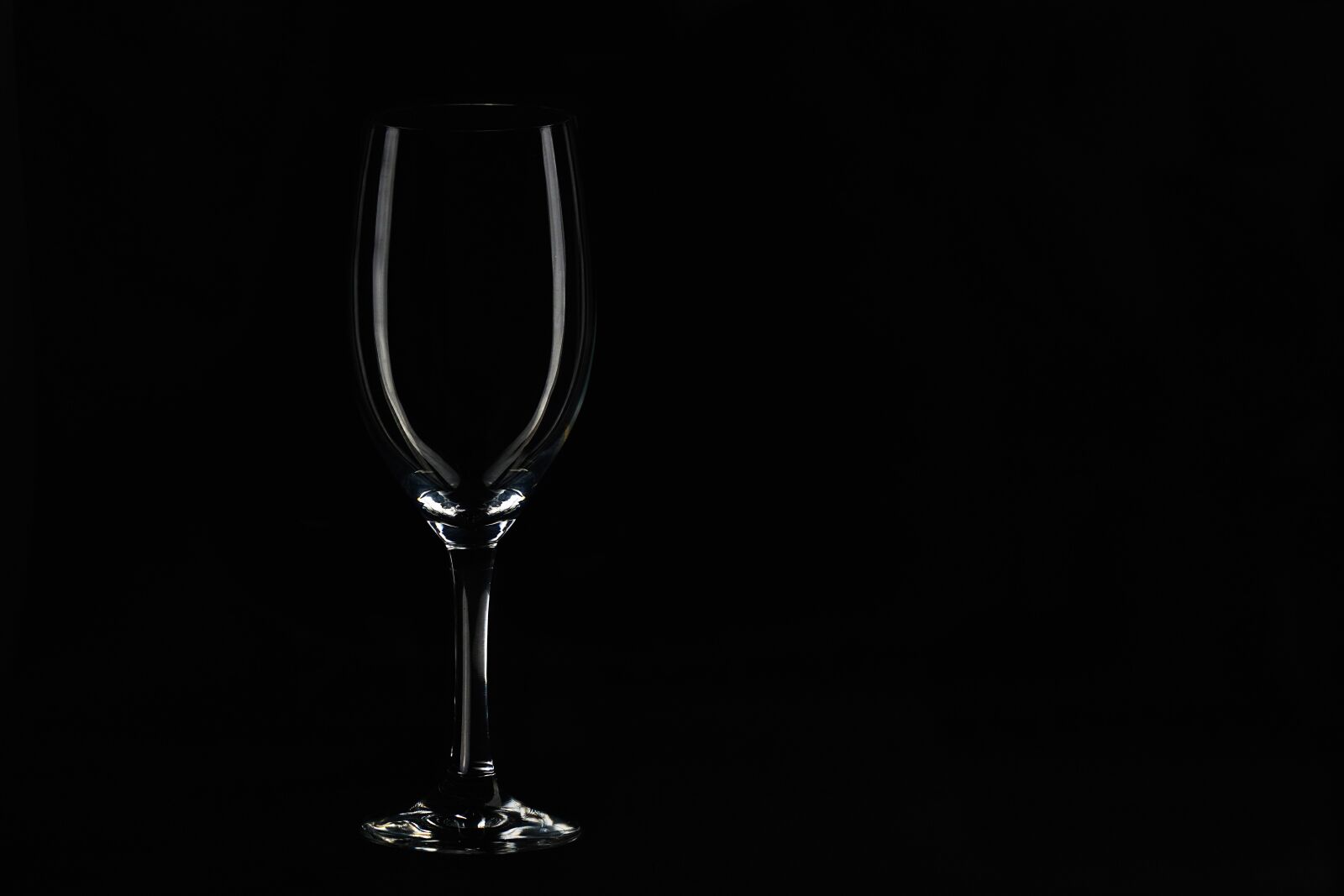 Sony a7R II + Sony FE 24-70mm F2.8 GM sample photo. Low key, a glass photography