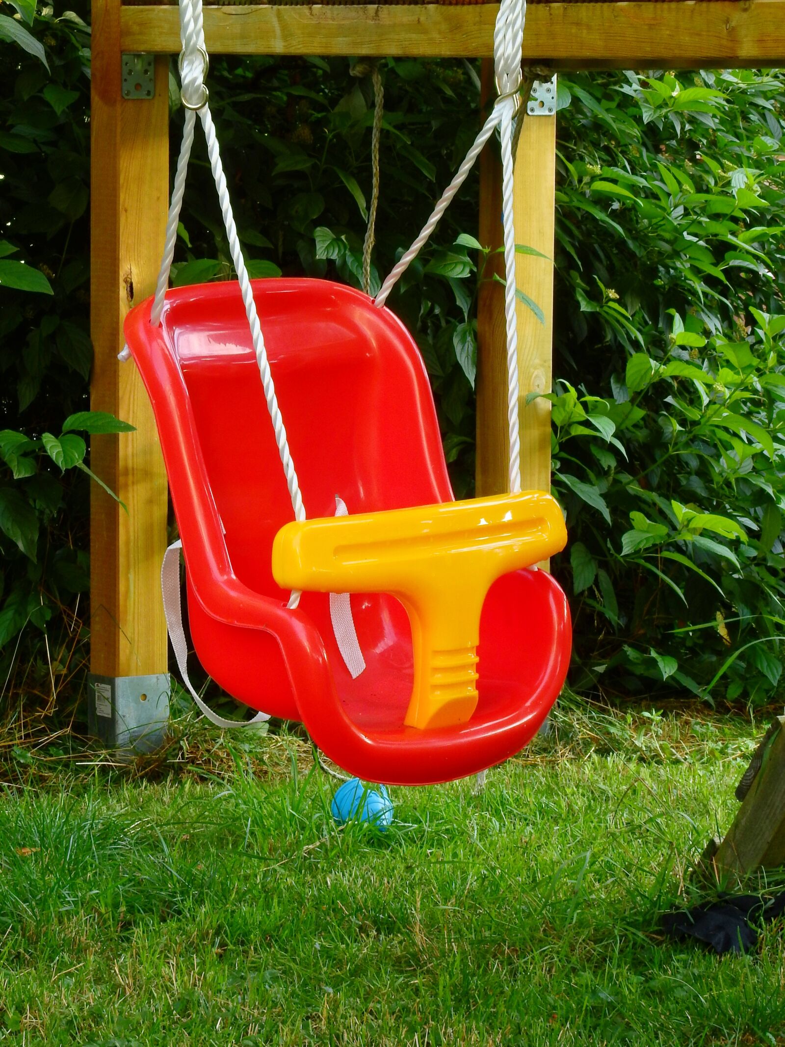 Nikon Coolpix P900 sample photo. Swing, children, playground photography