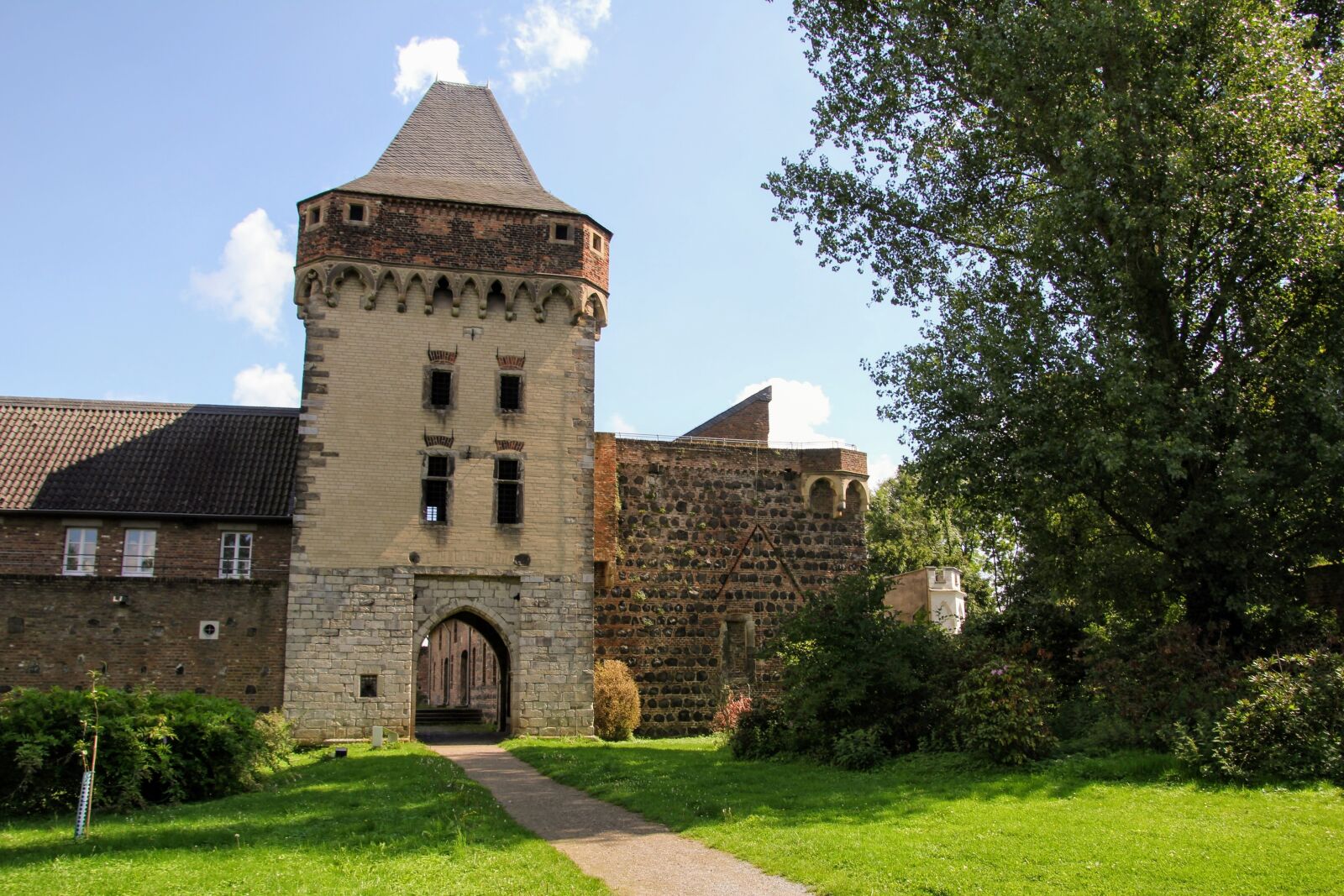 Canon EOS 60D sample photo. Castle, wall, old photography