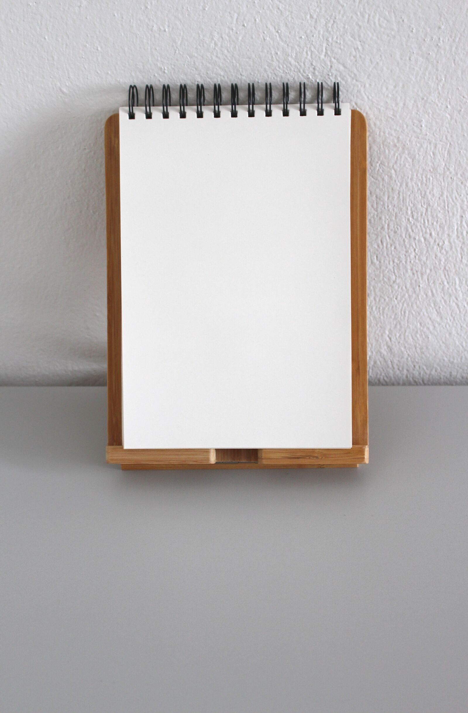 Canon EOS 700D (EOS Rebel T5i / EOS Kiss X7i) sample photo. Blank, empty, paper photography