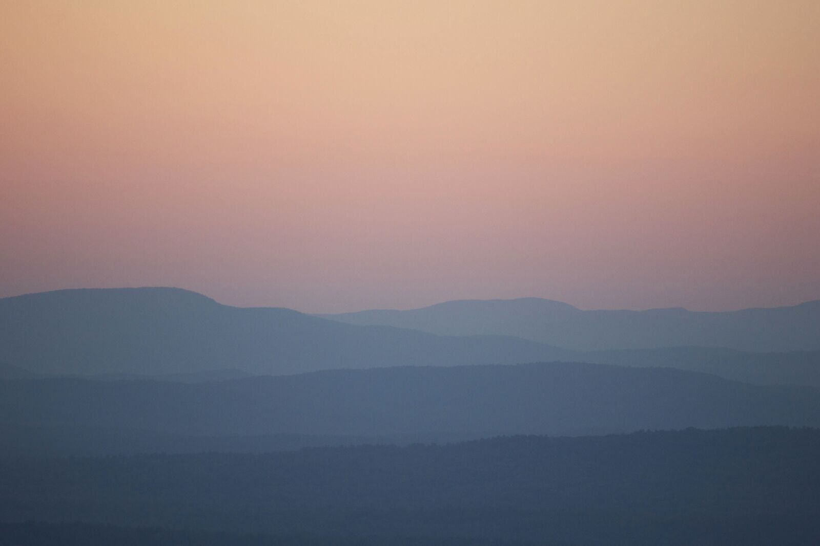 Canon EOS 550D (EOS Rebel T2i / EOS Kiss X4) sample photo. Mist, morning, dawn, mountains photography