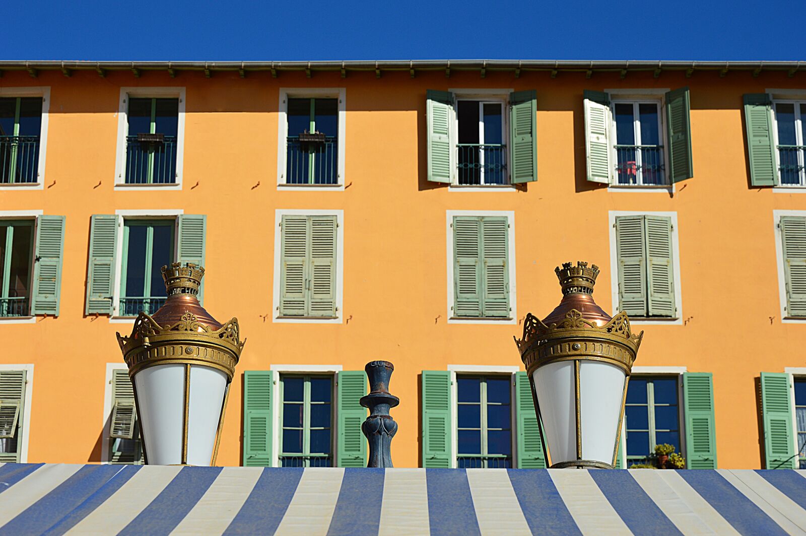 Nikon D3200 sample photo. Nice, france, windows photography