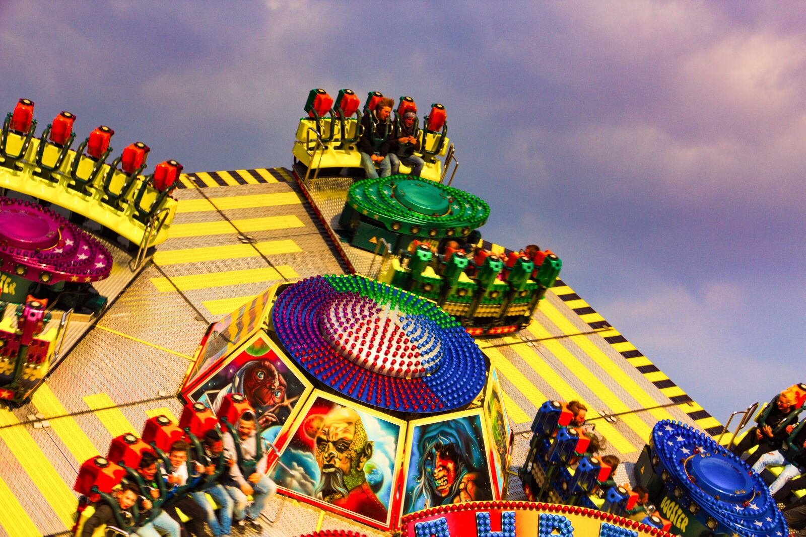 Canon EOS 700D (EOS Rebel T5i / EOS Kiss X7i) sample photo. Fair, hustle and bustle photography