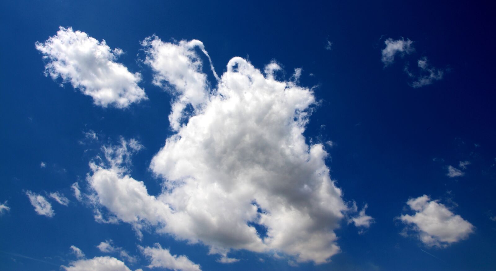 Canon EOS 700D (EOS Rebel T5i / EOS Kiss X7i) sample photo. Cloud, sky, white photography