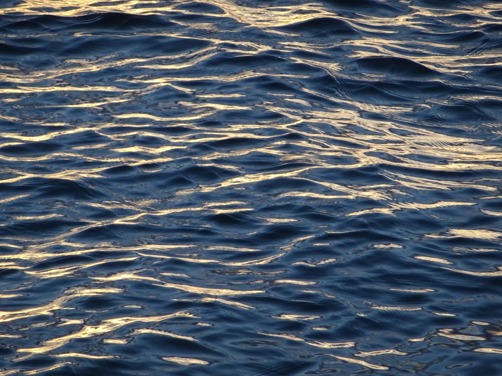 Sony DSC-HX60V sample photo. Water, sea, ripples photography