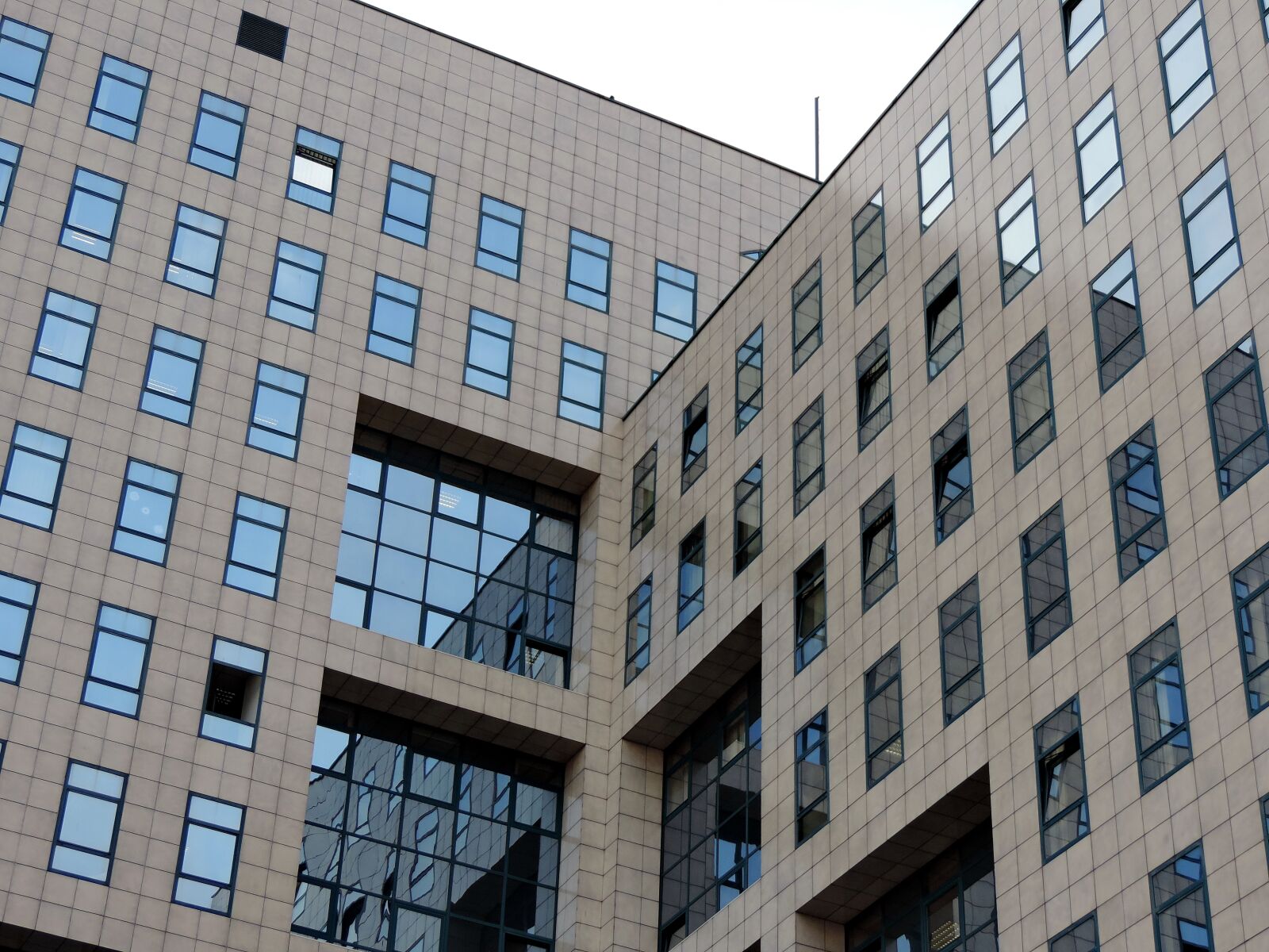 Nikon Coolpix P520 sample photo. Building, architecture, office, city photography