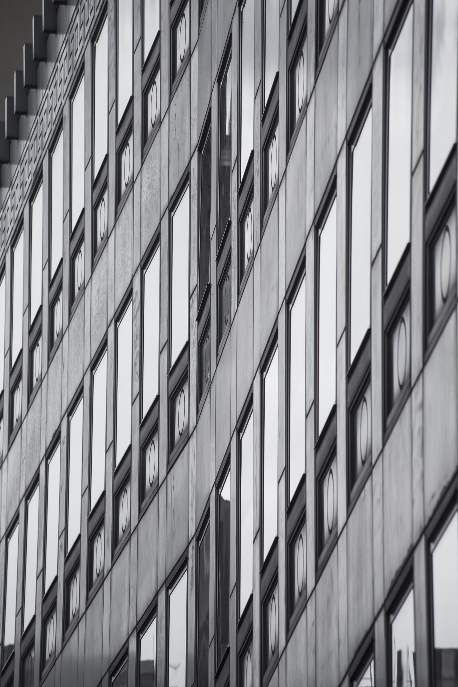 Canon EF 70-300mm F4-5.6 IS USM sample photo. Architecture, city, windows photography
