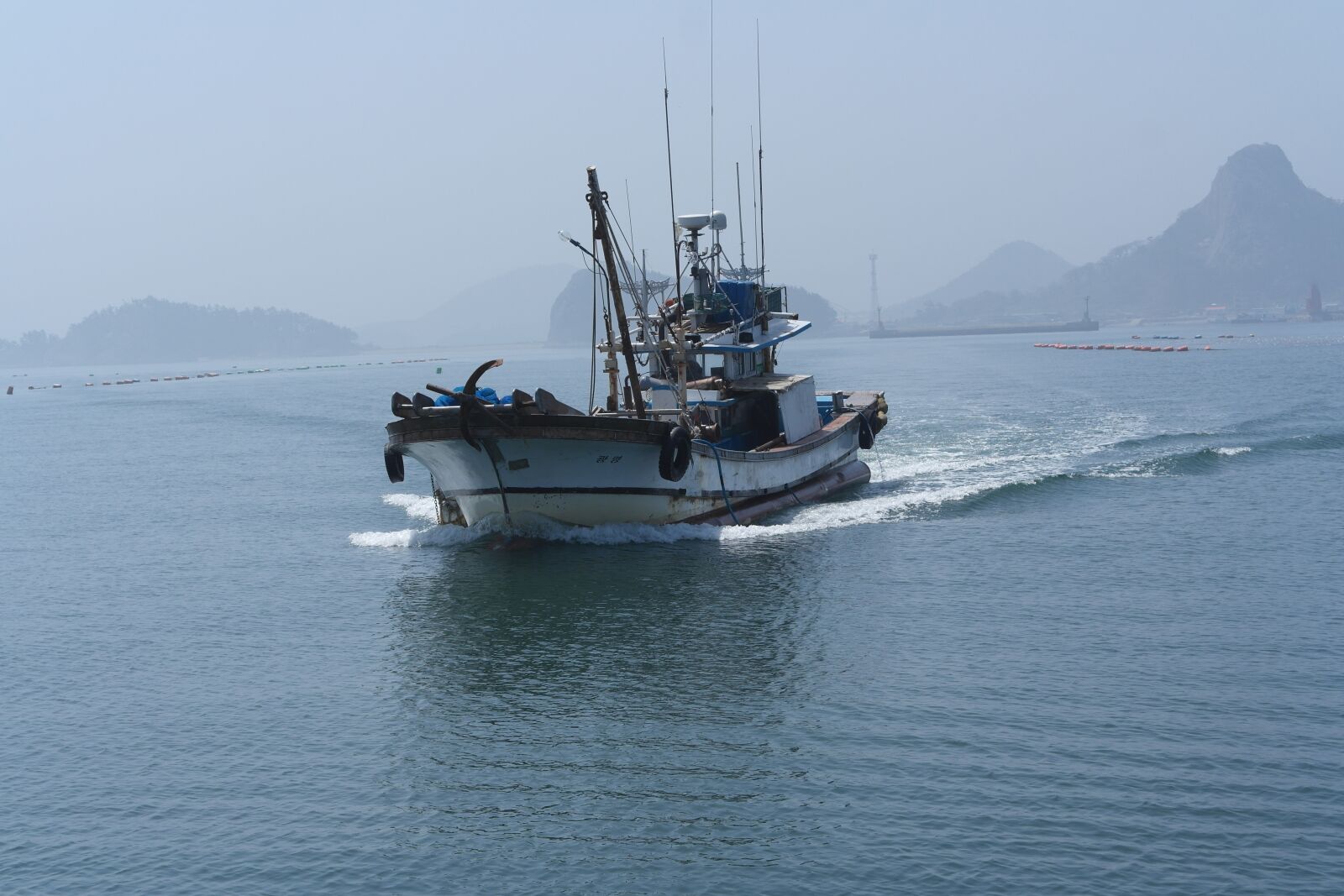 Samsung NX1000 sample photo. Sea, fishing boat, water photography
