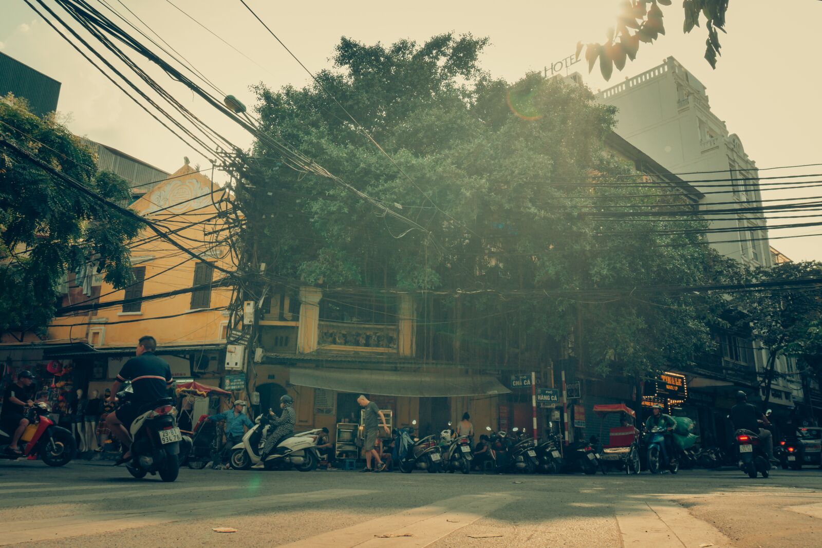 Sony a6000 sample photo. Street, hanoi, vietnam photography