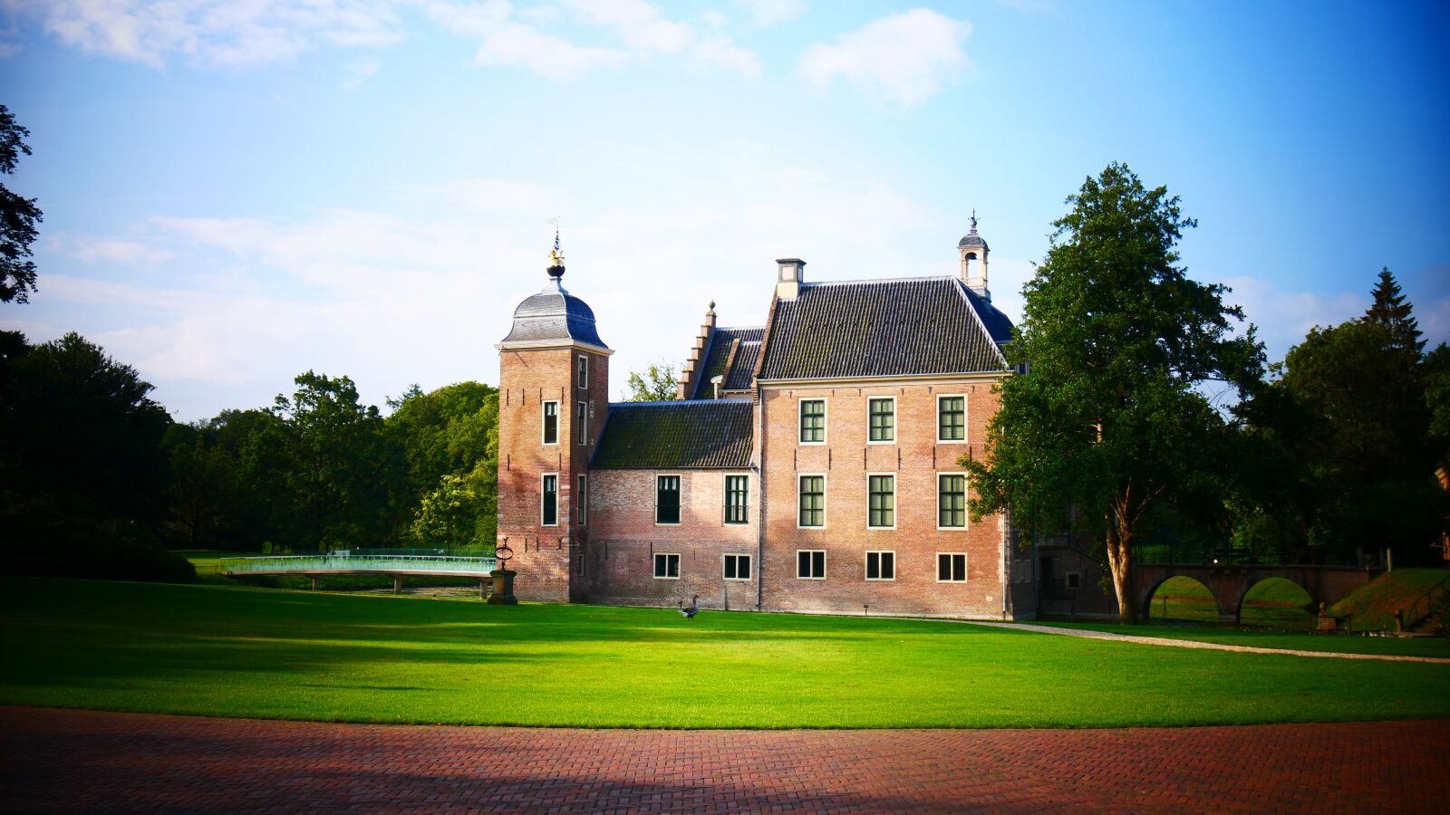 Panasonic Lumix DMC-G85 (Lumix DMC-G80) sample photo. Castle, beautiful surroundings, netherlands photography