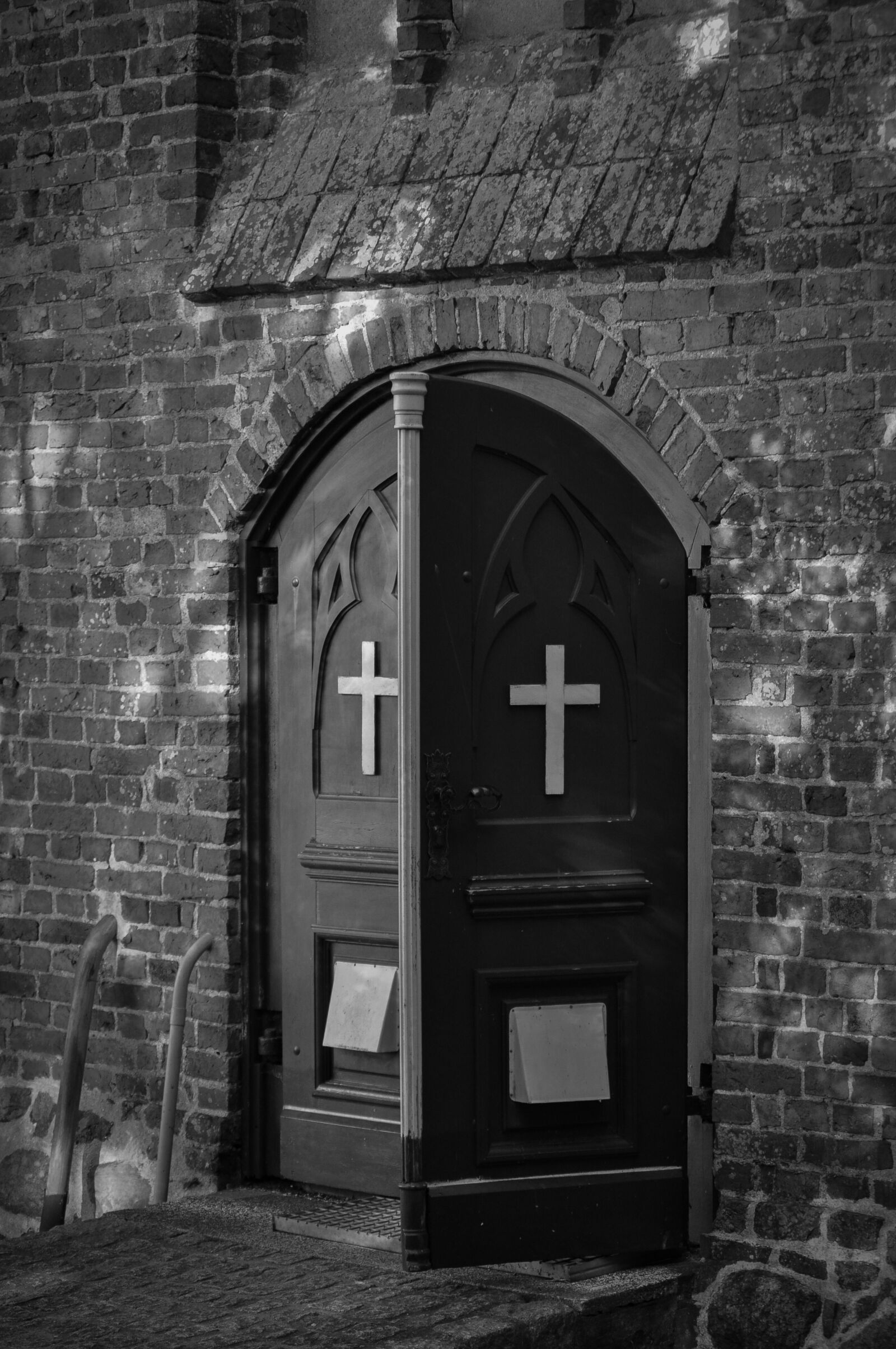 Nikon D5000 sample photo. Death, church, believe photography