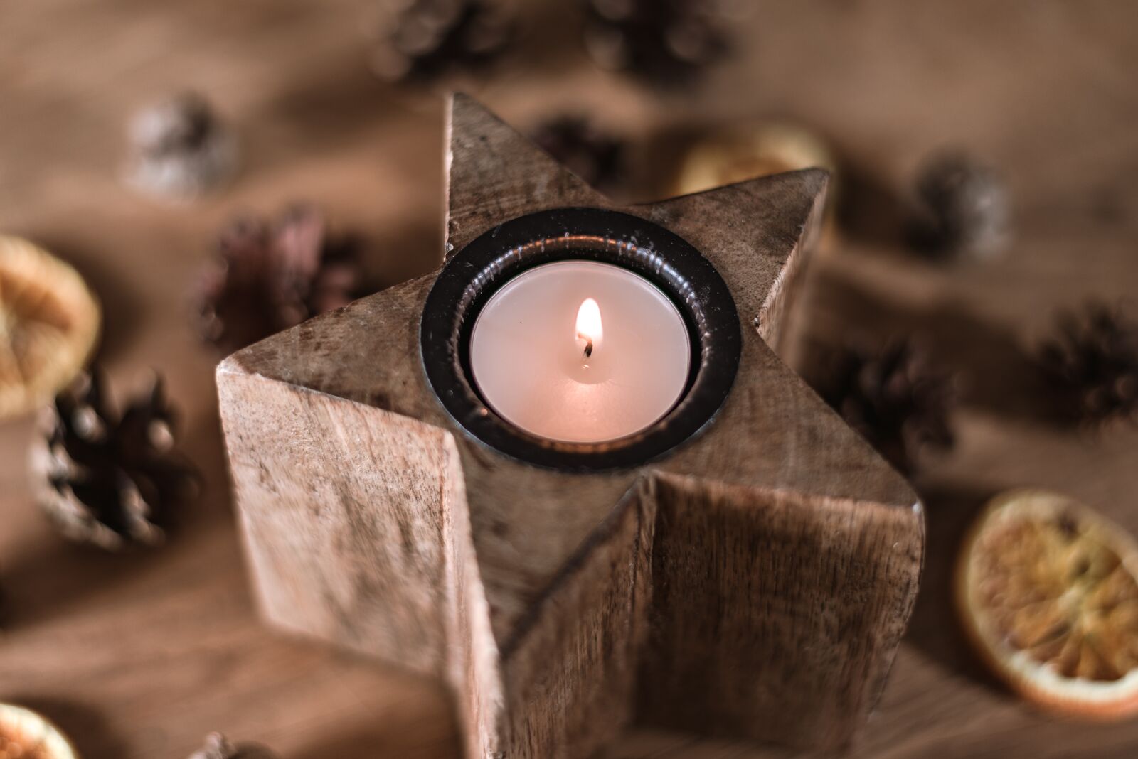 Nikon D800 sample photo. Tealight, advent, christmas photography