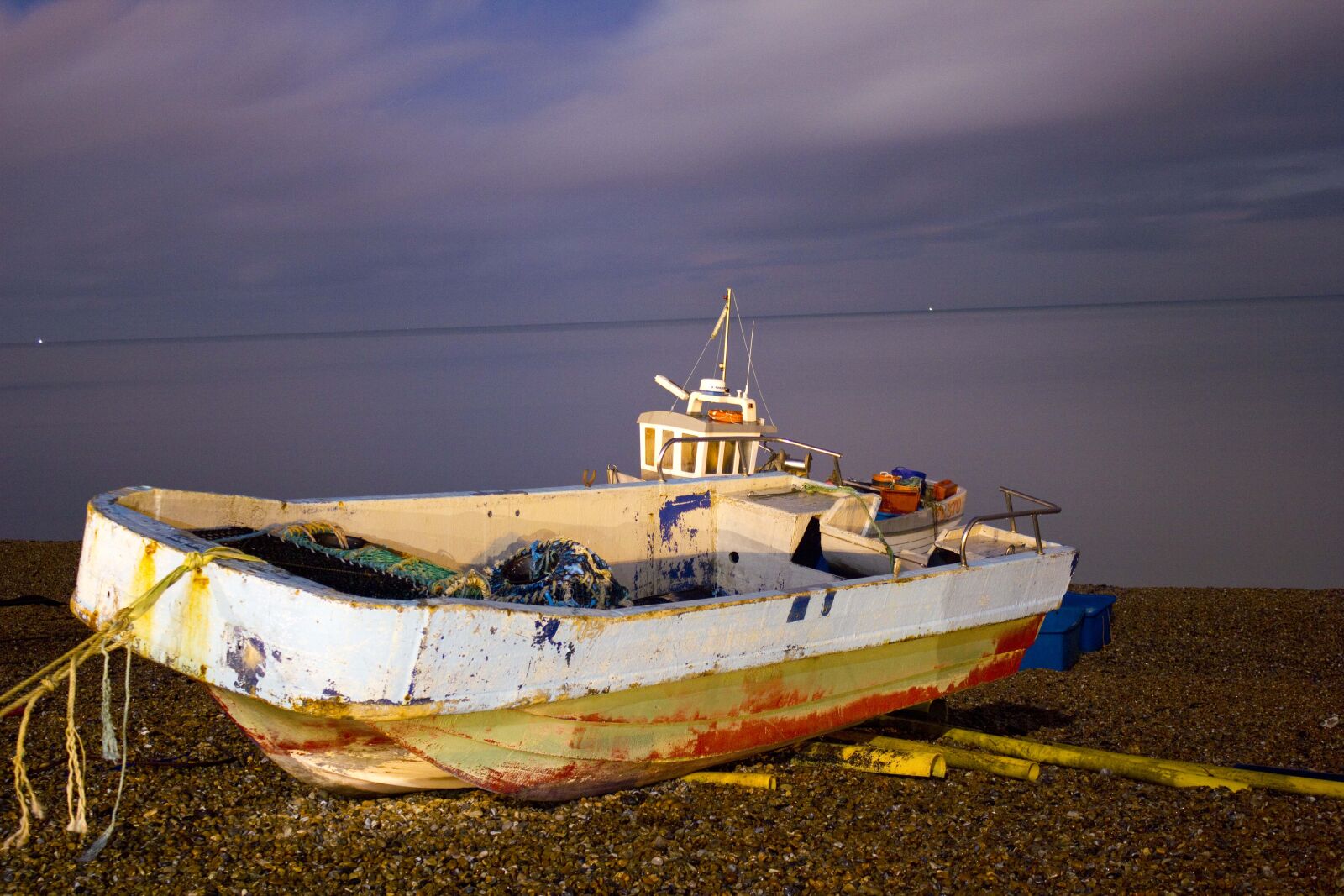 Canon EOS 550D (EOS Rebel T2i / EOS Kiss X4) + Canon EF-S 18-55mm F3.5-5.6 IS sample photo. Old, boat photography