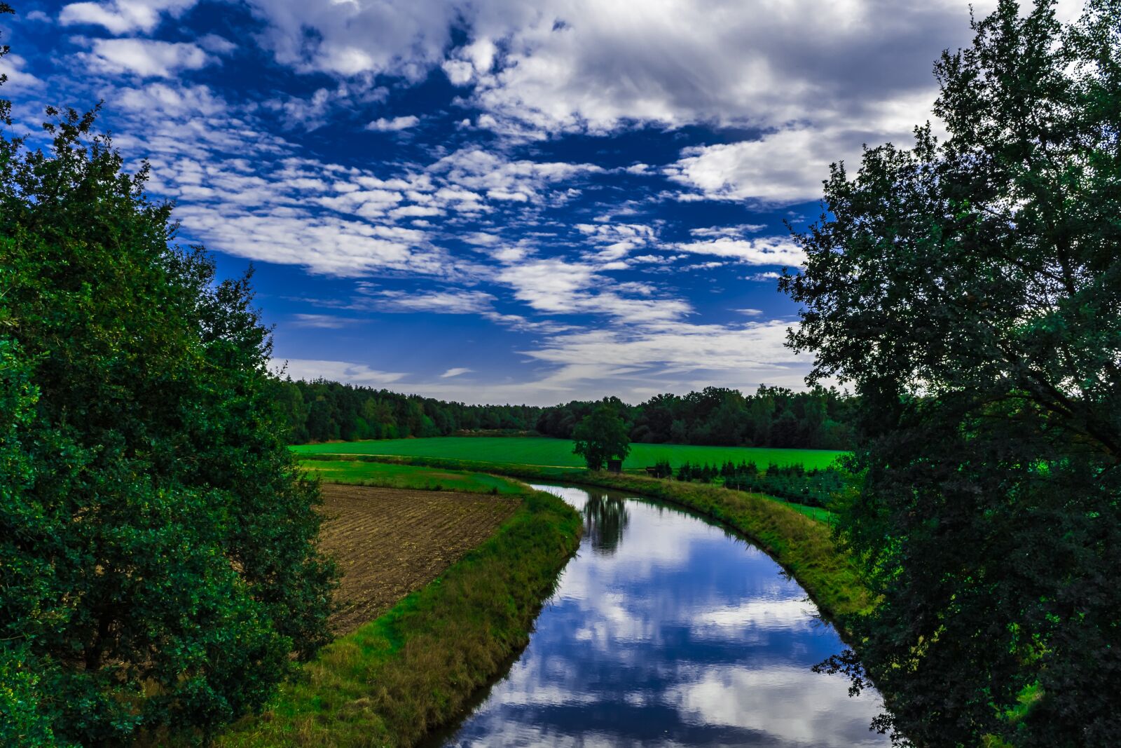 Canon EOS 1100D (EOS Rebel T3 / EOS Kiss X50) sample photo. Clouds, water, land photography