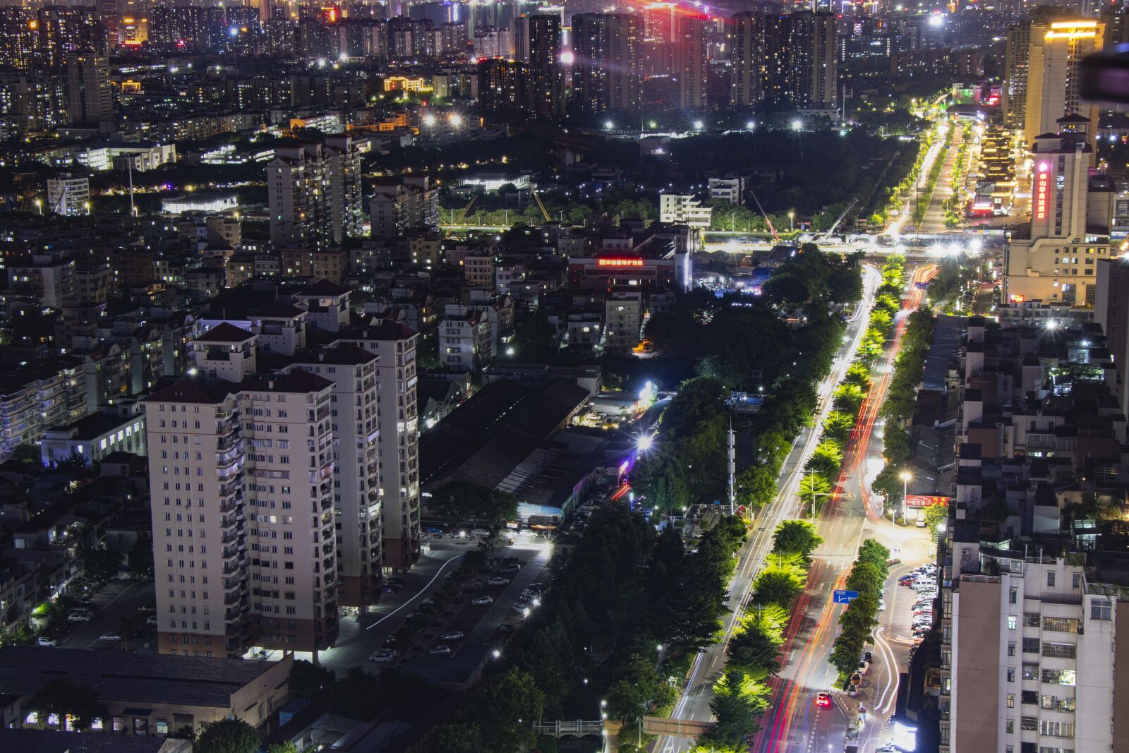 Canon EF-S 18-135mm F3.5-5.6 IS USM sample photo. China, night, city photography
