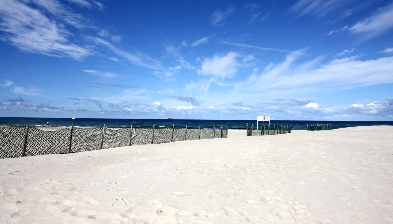 Canon EOS 1000D (EOS Digital Rebel XS / EOS Kiss F) sample photo. Beach, warnemünde, sand photography