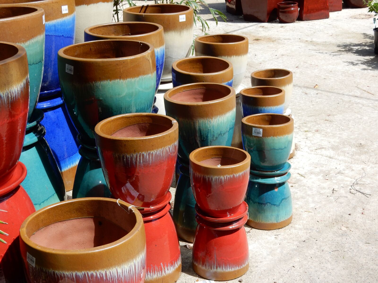 Nikon Coolpix S9900 sample photo. Pots, plant pots, gardening photography