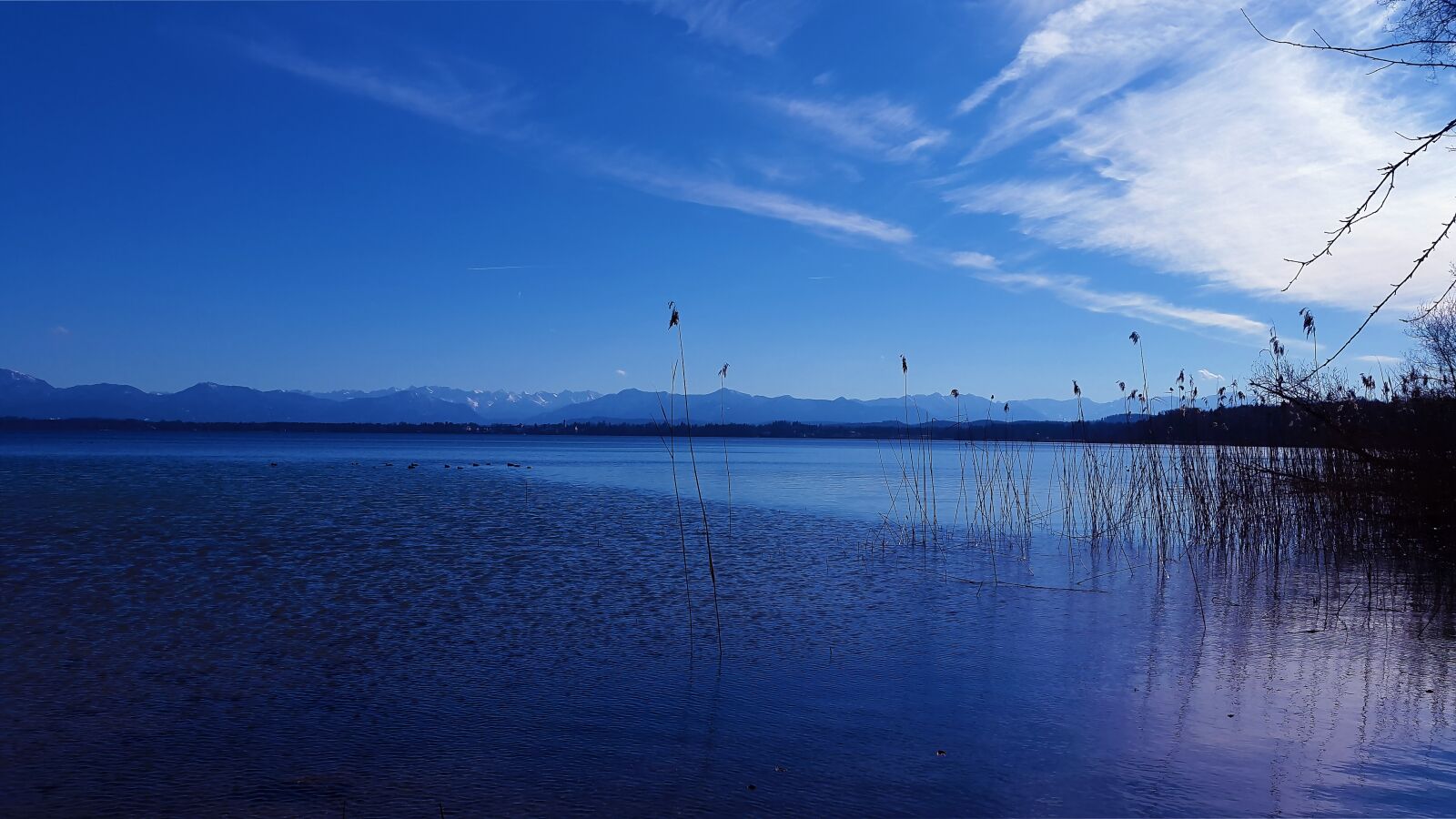 Samsung Galaxy Alpha sample photo. Lake, sky, water photography
